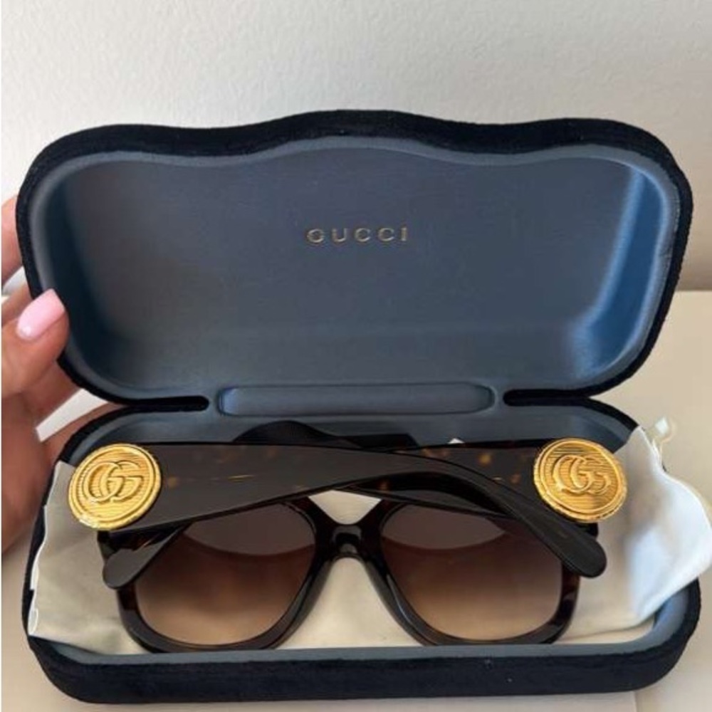 Gucci Tortoiseshell Sunglasses with Gold Medallion Accents NWT